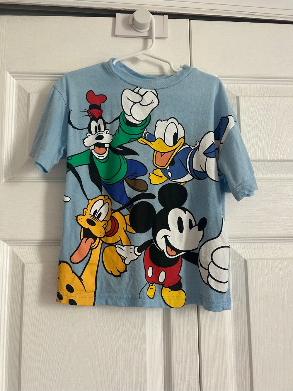 Disney x H &M Mickey and Friends Tee Size 3T/4T. Vibrant Graphics LIGHTLY USED